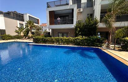 Çeşme Reisdere Loca Sitesinde Havuz Yanı Bahçeli Full Eşyalı 1+1 