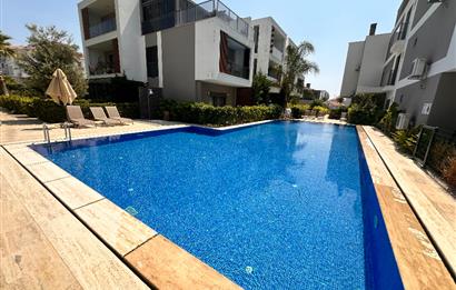 Çeşme Reisdere Loca Sitesinde Havuz Yanı Bahçeli Full Eşyalı 1+1 