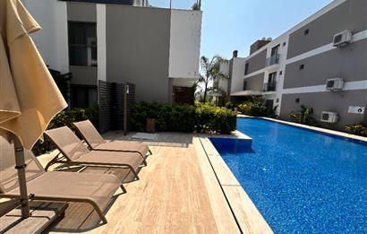 Çeşme Reisdere Loca Sitesinde Havuz Yanı Bahçeli Full Eşyalı 1+1 