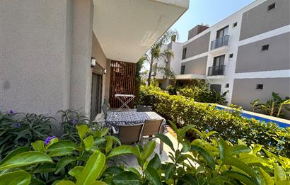 Çeşme Reisdere Loca Sitesinde Havuz Yanı Bahçeli Full Eşyalı 1+1 