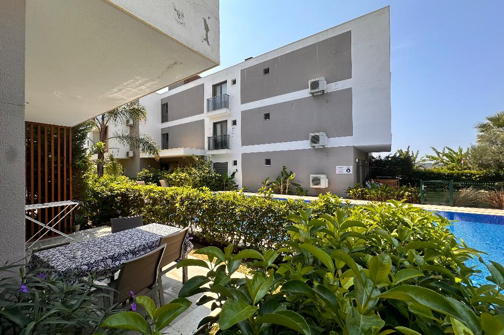 Çeşme Reisdere Loca Sitesinde Havuz Yanı Bahçeli Full Eşyalı 1+1 
