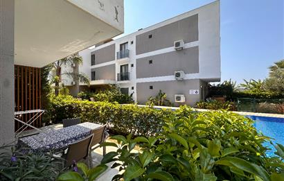 Çeşme Reisdere Loca Sitesinde Havuz Yanı Bahçeli Full Eşyalı 1+1 