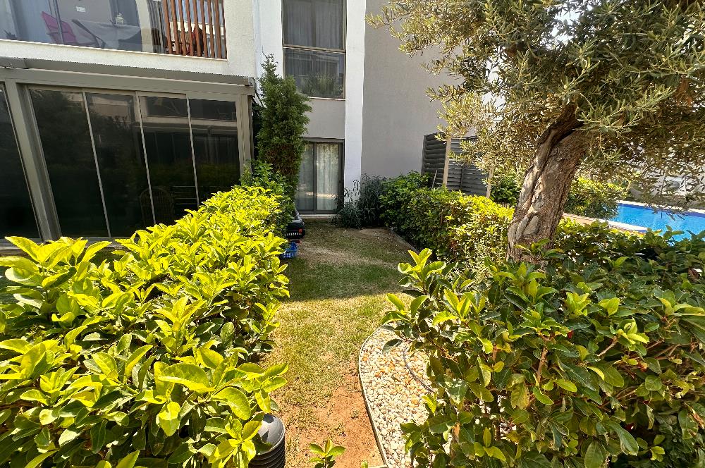 Çeşme Reisdere Loca Sitesinde Havuz Yanı Bahçeli Full Eşyalı 1+1 