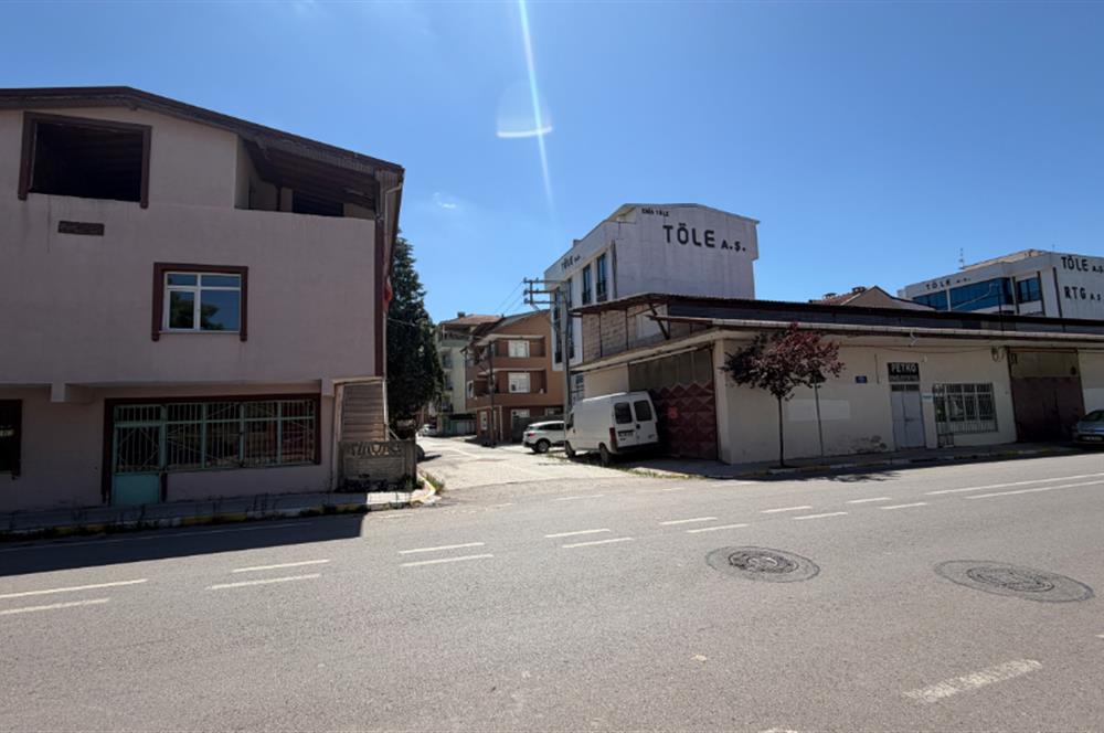 İZMİT SANAYİDE SATILIK KOMPLE BİNA 426m2 ARSA İÇİNDE 3ADET DAİRE