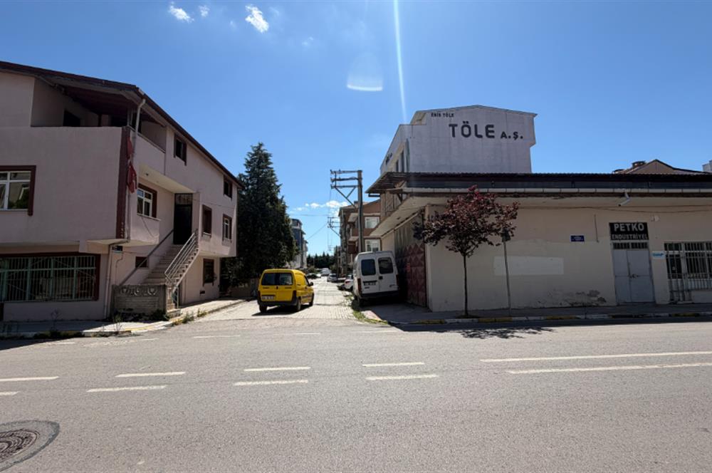 İZMİT SANAYİDE SATILIK KOMPLE BİNA 426m2 ARSA İÇİNDE 3ADET DAİRE