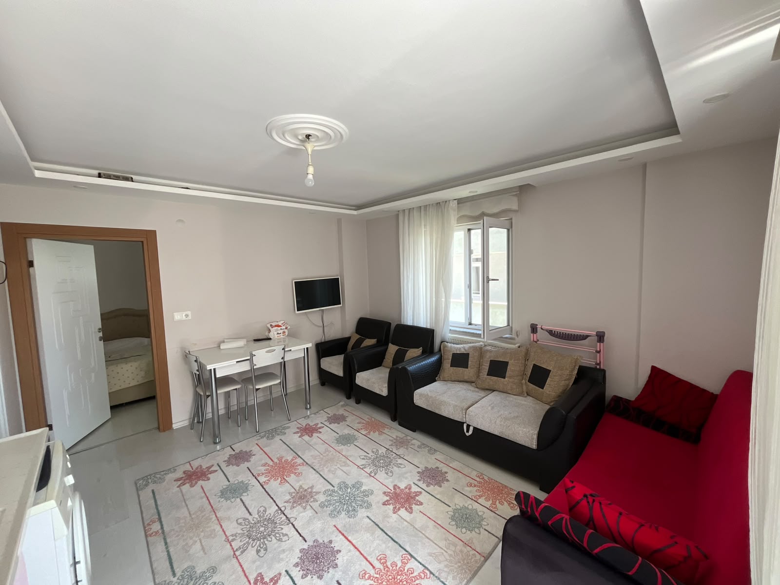 CENTURY 21 BAL GAYRİMENKUL'DEN ADLİYE, ŞEHİR HASTANESİ VE AVM YAKININDA  NET 75 M2 ARAKAT FERAH BALKONLU GENİŞ 2+1