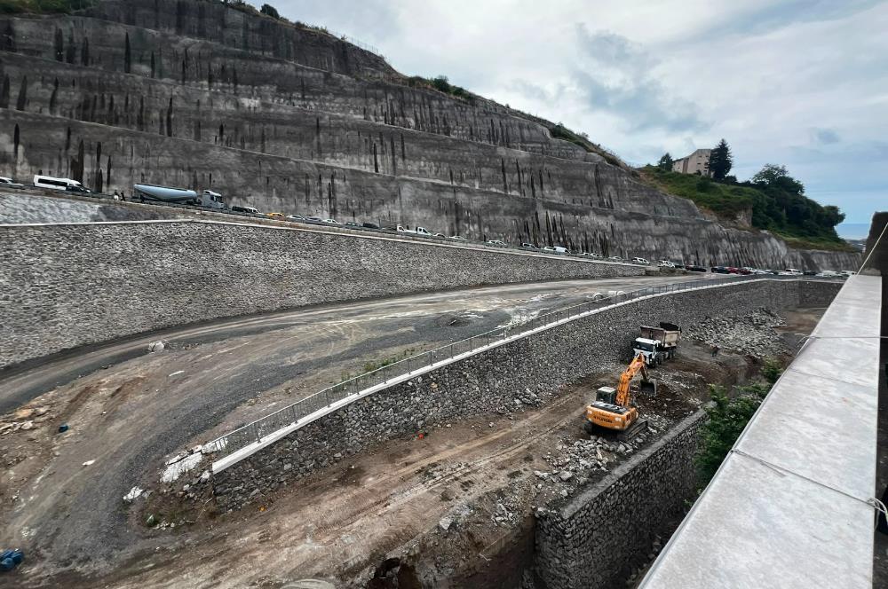 C21 UZMAN DA DEĞİRMENDERE DE KONUM AVANTAJLI KOMPLE SATILIK BİNA