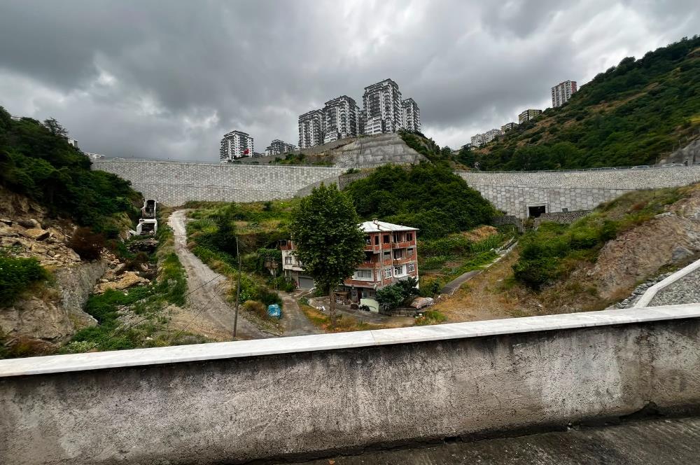 C21 UZMAN DA DEĞİRMENDERE DE KONUM AVANTAJLI KOMPLE SATILIK BİNA