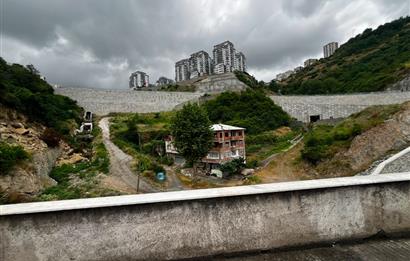 C21 UZMAN DA DEĞİRMENDERE DE KONUM AVANTAJLI KOMPLE SATILIK BİNA
