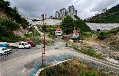 C21 UZMAN DA DEĞİRMENDERE DE KONUM AVANTAJLI KOMPLE SATILIK BİNA