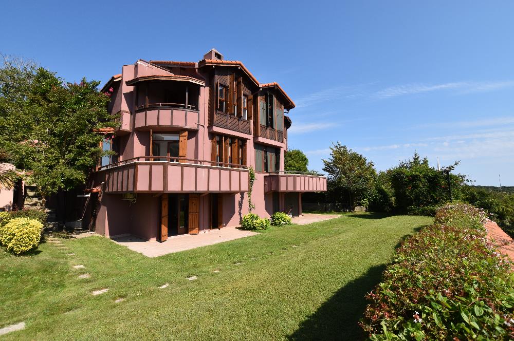 Çatalca Yalıköy Doğa Evleri'nde Yenilenmiş Villa