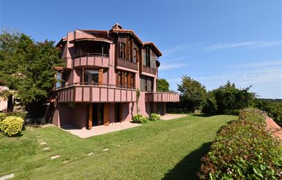 Çatalca Yalıköy Doğa Evleri'nde Yenilenmiş Villa