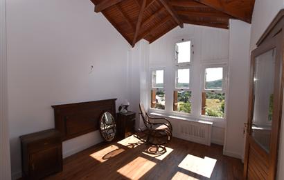 Çatalca Yalıköy Doğa Evleri'nde Yenilenmiş Villa