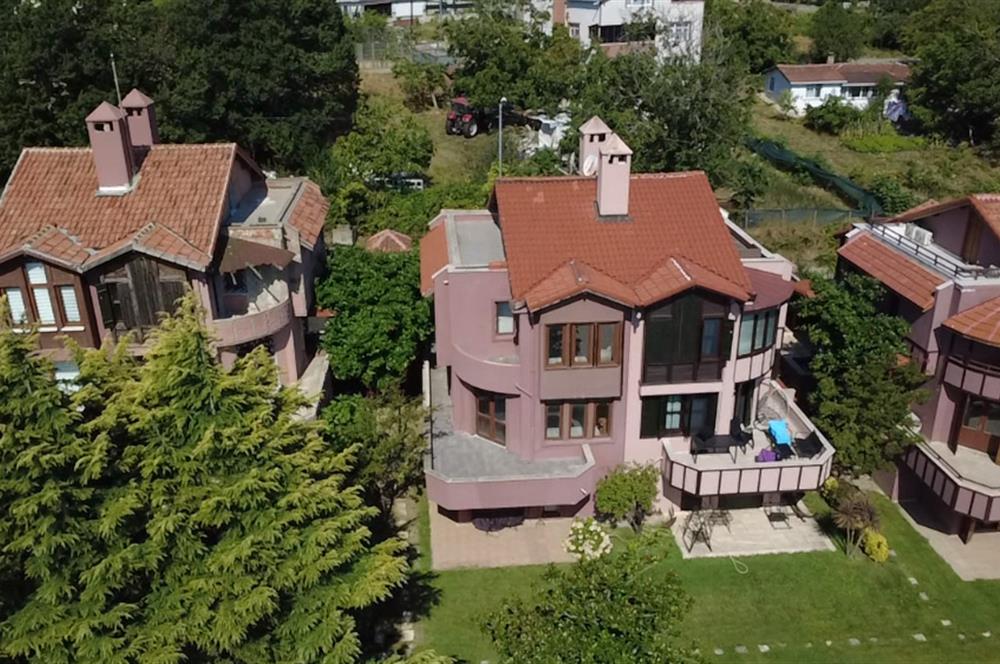 Çatalca Yalıköy Doğa Evleri'nde Yenilenmiş Villa