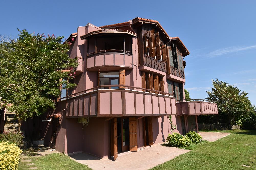 Çatalca Yalıköy Doğa Evleri'nde Yenilenmiş Villa