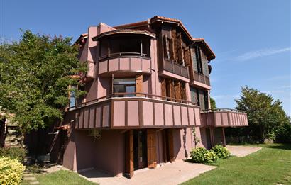 Çatalca Yalıköy Doğa Evleri'nde Yenilenmiş Villa