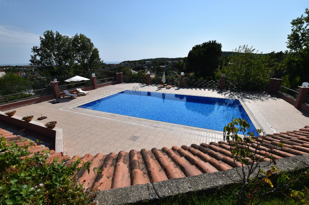 Çatalca Yalıköy Doğa Evleri'nde Yenilenmiş Villa