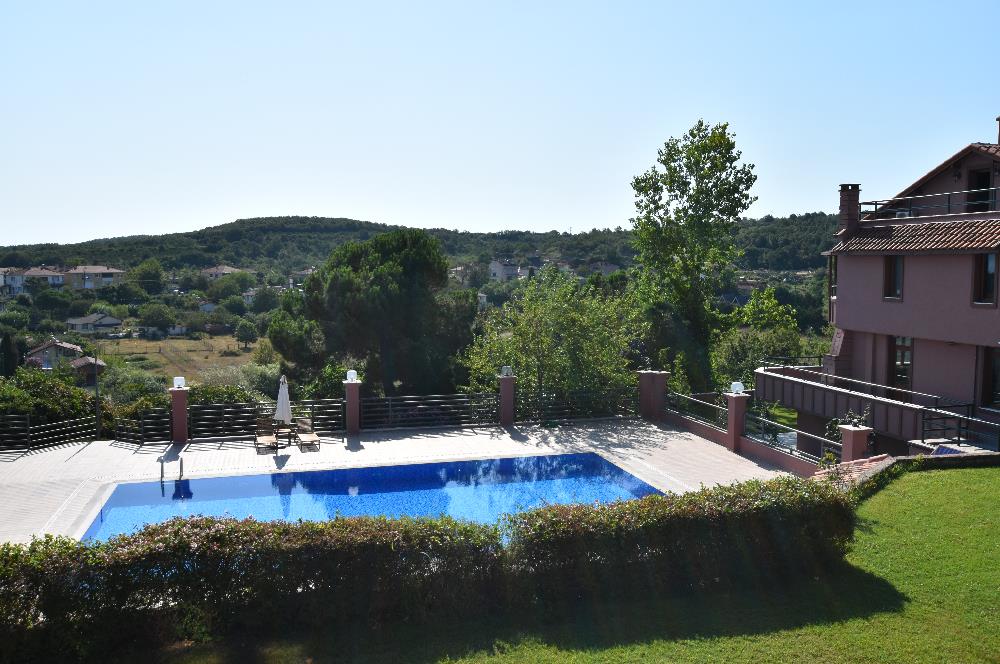 Çatalca Yalıköy Doğa Evleri'nde Yenilenmiş Villa