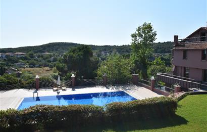 Çatalca Yalıköy Doğa Evleri'nde Yenilenmiş Villa