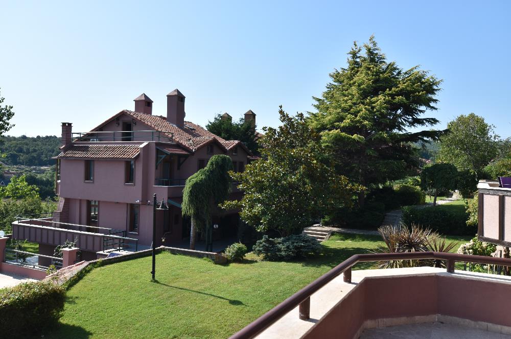 Çatalca Yalıköy Doğa Evleri'nde Yenilenmiş Villa