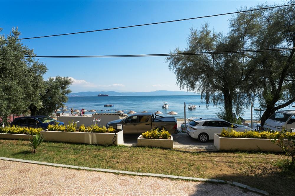 C21 Cius; Oba Sitesinde Denize Sıfır 2+1 Bahçe Katı Yazlık