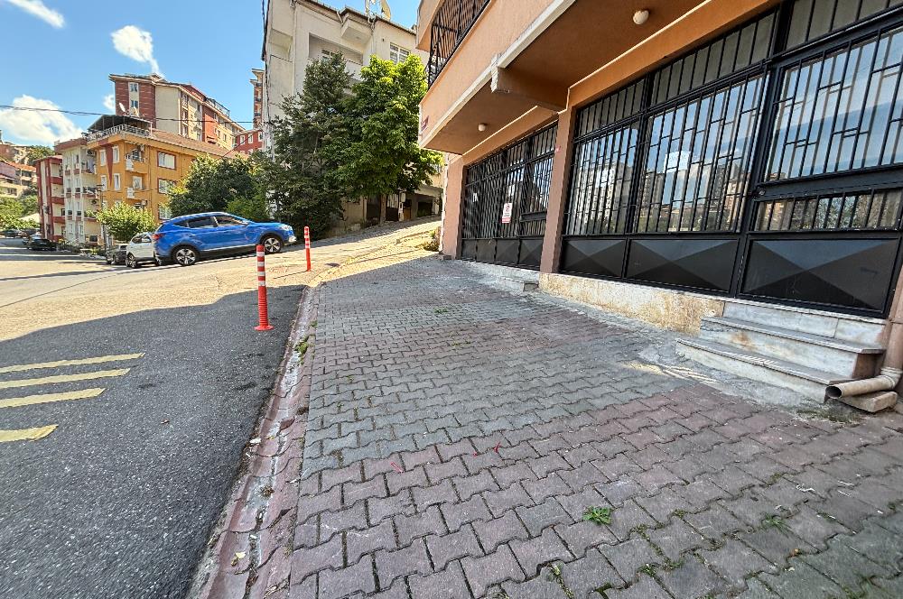 ARMAĞANEVLER FİNANS MERKEZİNE YAKIN KİRALIK DÜKKAN