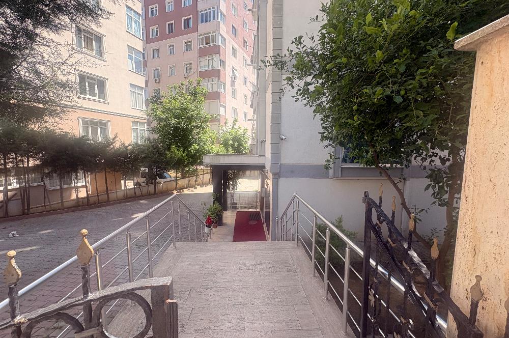 MALTEPE FEYZULLAHTA BAĞDAT CADDDESİME 100 METRE SATILIK GENİŞ 2+1