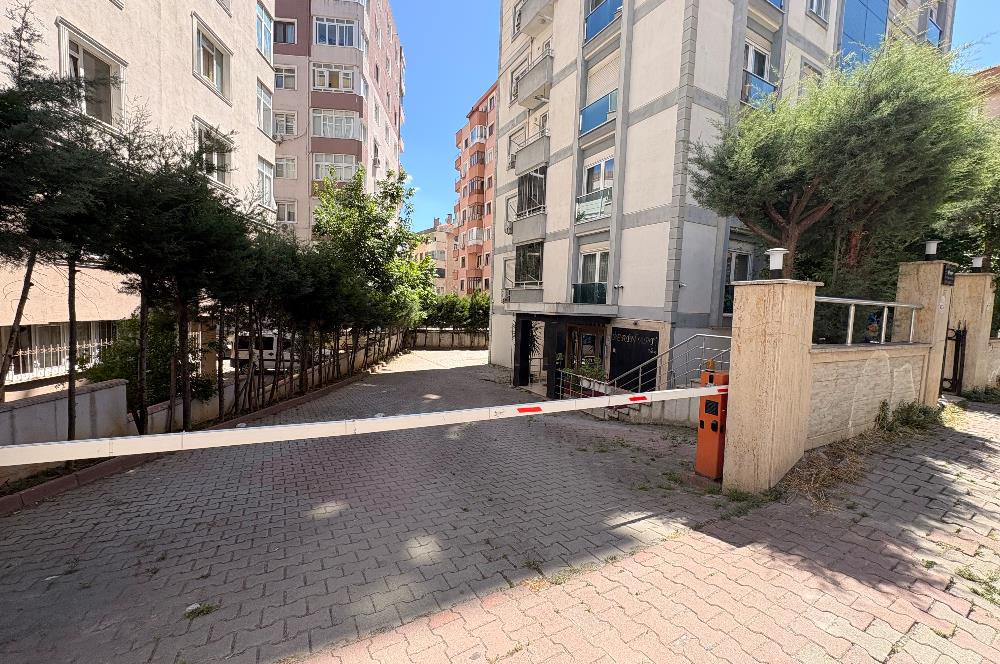 MALTEPE FEYZULLAHTA BAĞDAT CADDDESİME 100 METRE SATILIK GENİŞ 2+1