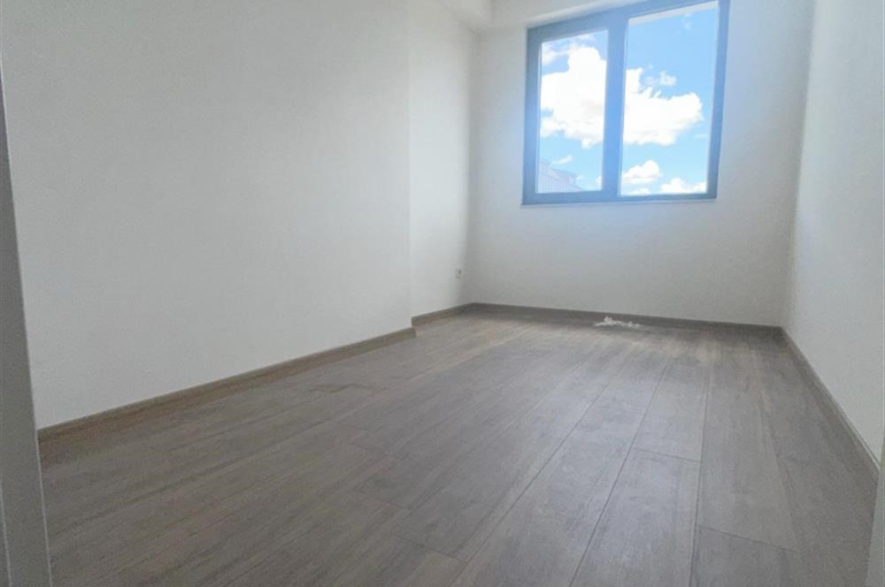 TUZLA FGM GLORİA SİTESİNDE SATILIK 3 + 1 DAİRE ORMAN MANZARALI