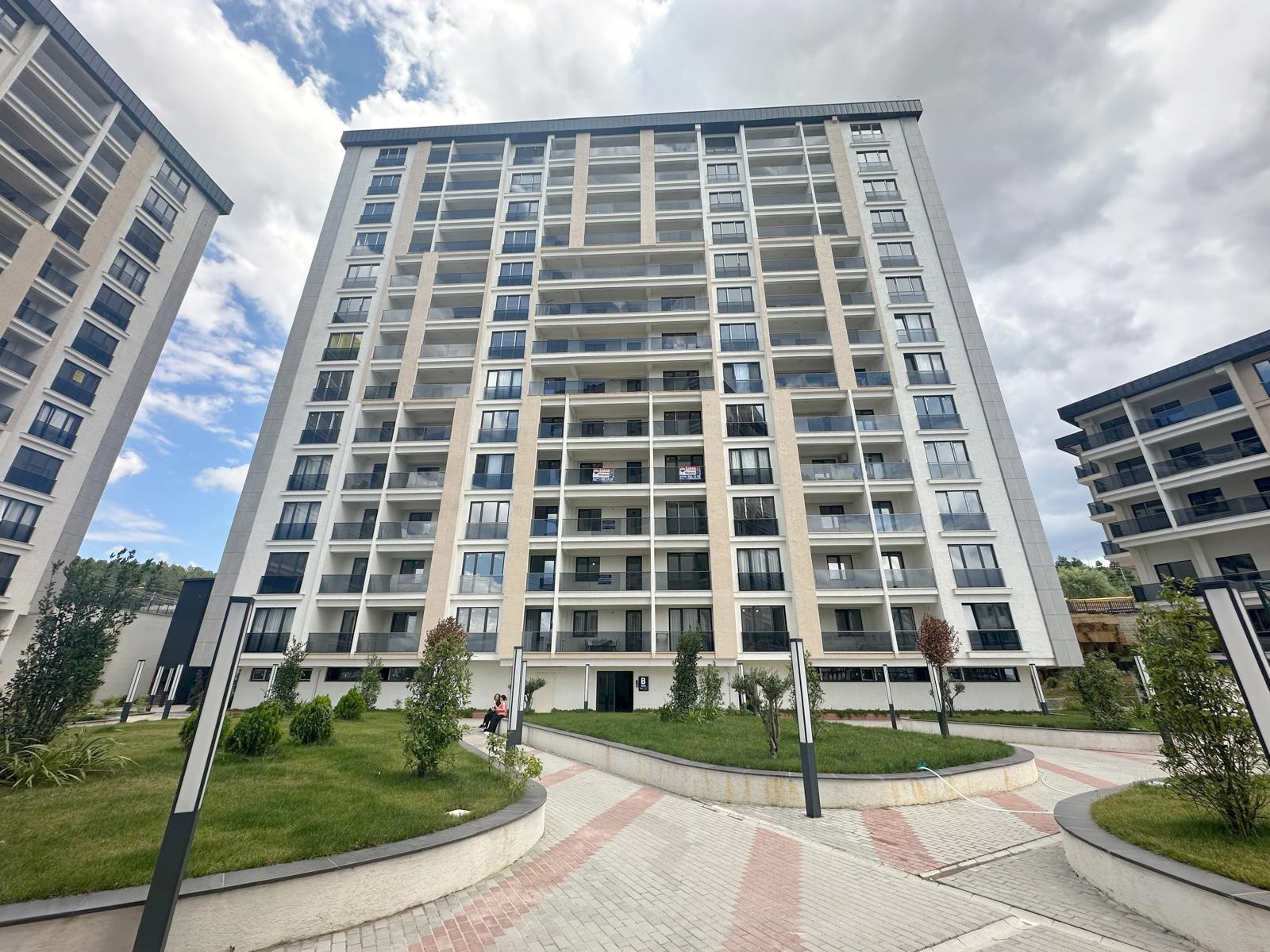 TUZLA FGM GLORİA SİTESİNDE KİRALIK 3 + 1 DAİRE ORMAN MANZARALI