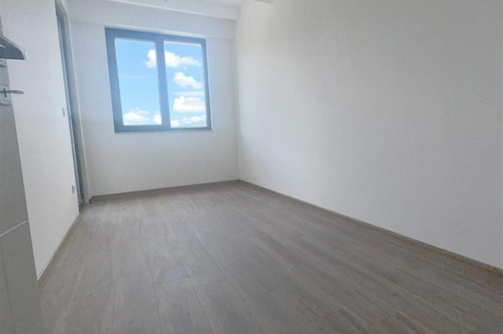 TUZLA FGM GLORİA SİTESİNDE SATILIK 3 + 1 DAİRE ORMAN MANZARALI