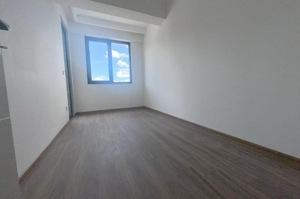 TUZLA FGM GLORİA SİTESİNDE SATILIK 3 + 1 DAİRE ORMAN MANZARALI