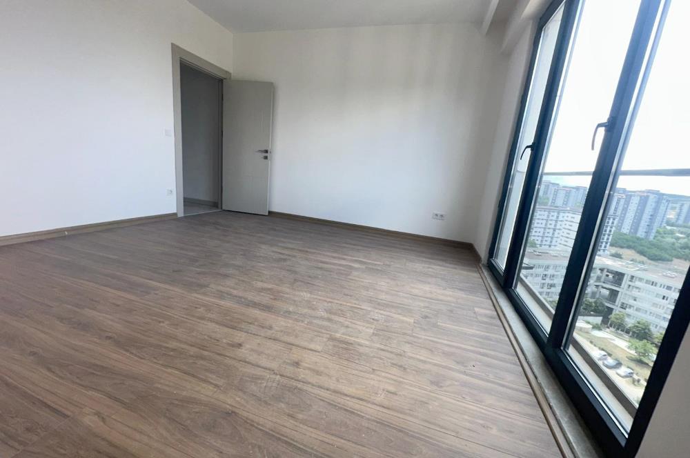 TUZLA FGM GLORİA SİTESİNDE SATILIK 3 + 1 DAİRE ORMAN MANZARALI