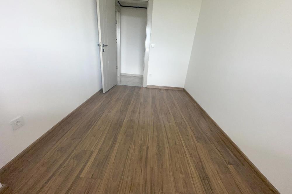 TUZLA FGM GLORİA SİTESİNDE SATILIK 2 + 1 DAİRE ORMAN MANZARALI