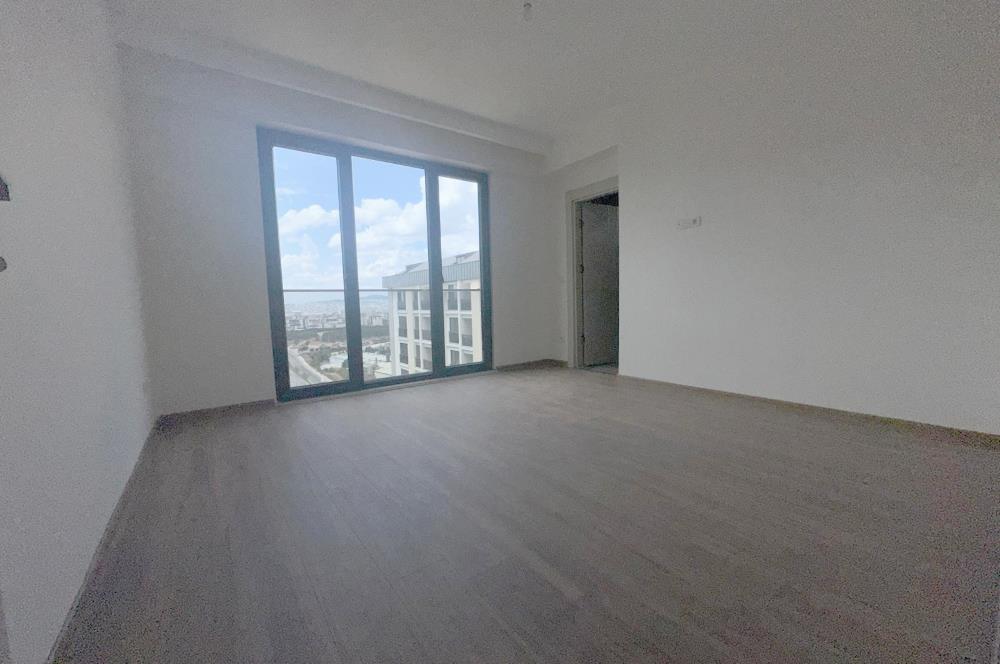 TUZLA FGM GLORİA SİTESİNDE SATILIK 3 + 1 DAİRE ORMAN MANZARALI
