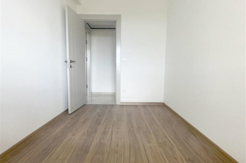 TUZLA FGM GLORİA SİTESİNDE SATILIK 2 + 1 DAİRE ORMAN MANZARALI