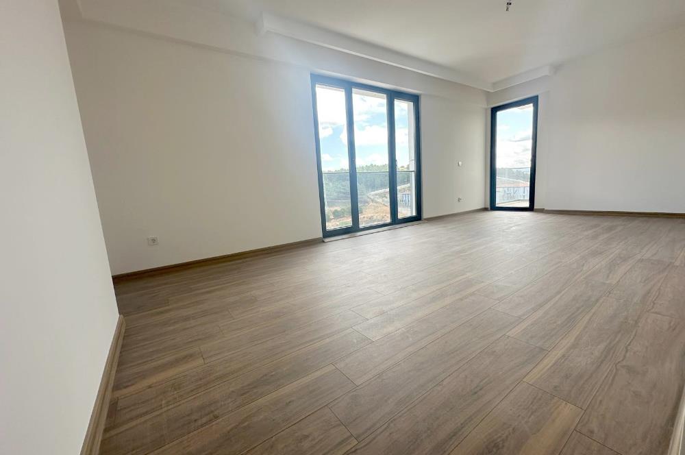 TUZLA FGM GLORİA SİTESİNDE SATILIK 3 + 1 DAİRE ORMAN MANZARALI