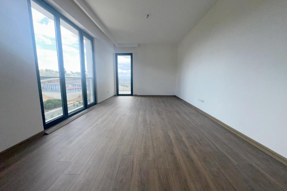 TUZLA FGM GLORİA SİTESİNDE SATILIK 3 + 1 DAİRE ORMAN MANZARALI