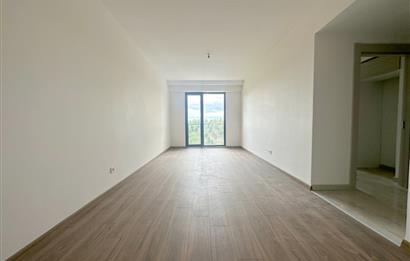 TUZLA FGM GLORİA SİTESİNDE KİRALIK 2 + 1 DAİRE ORMAN MANZARALI