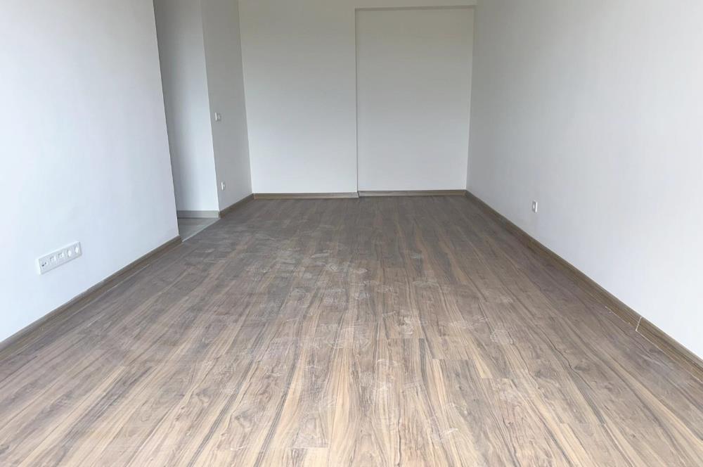 TUZLA FGM GLORİA SİTESİNDE SATILIK 2 + 1 DAİRE ORMAN MANZARALI