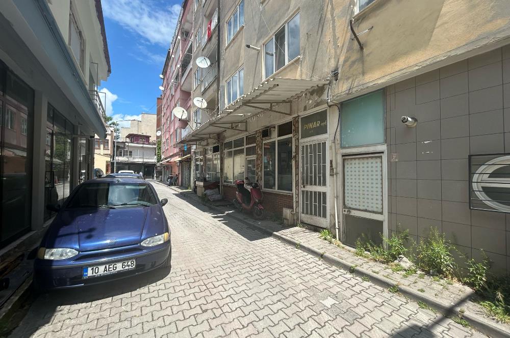 C21 BAL'DAN ÇARŞIDA İNCİRLİ CAMİ YANI ARA KAT 2+1 SATILIK DAİRE