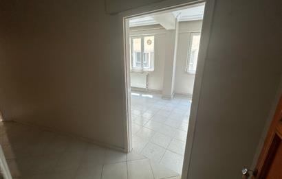 C21 BAL'DAN ÇARŞIDA İNCİRLİ CAMİ YANI ARA KAT 2+1 SATILIK DAİRE