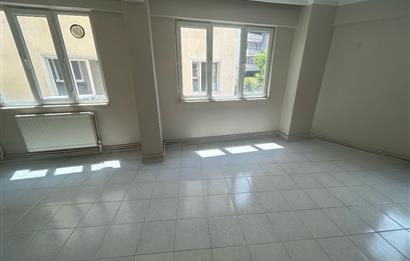 C21 BAL'DAN ÇARŞIDA İNCİRLİ CAMİ YANI ARA KAT 2+1 SATILIK DAİRE
