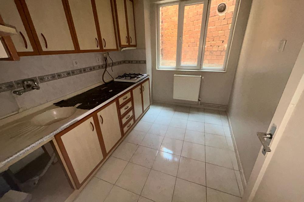 C21 BAL'DAN ÇARŞIDA İNCİRLİ CAMİ YANI ARA KAT 2+1 SATILIK DAİRE