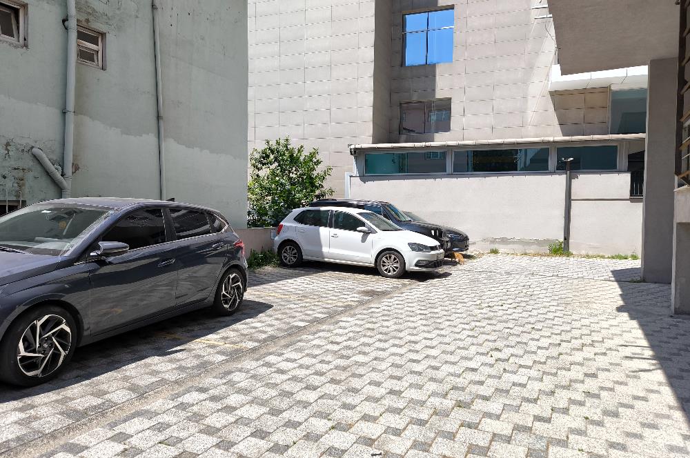 ATAŞEHİR İÇERENKÖYDE ANA CADDE ÜZERİ 3+1 SATILIK DAİRE 