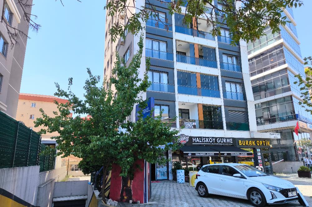 ATAŞEHİR İÇERENKÖYDE ANA CADDE ÜZERİ 3+1 SATILIK DAİRE 