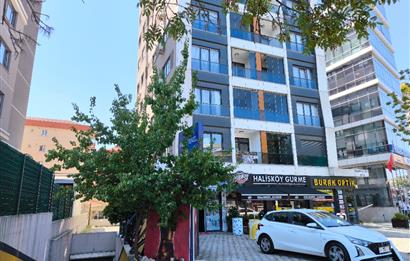 ATAŞEHİR İÇERENKÖYDE ANA CADDE ÜZERİ 3+1 SATILIK DAİRE 