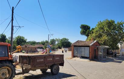 C21 BAL'DAN KARESİ KIRMIZILAR MAH.DE SATILIK KÖŞE PARSEL ARSA
