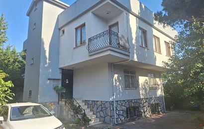 KISIKLI'DA CADDE ÜZERİNDE MÜSTAKİL BİNA...