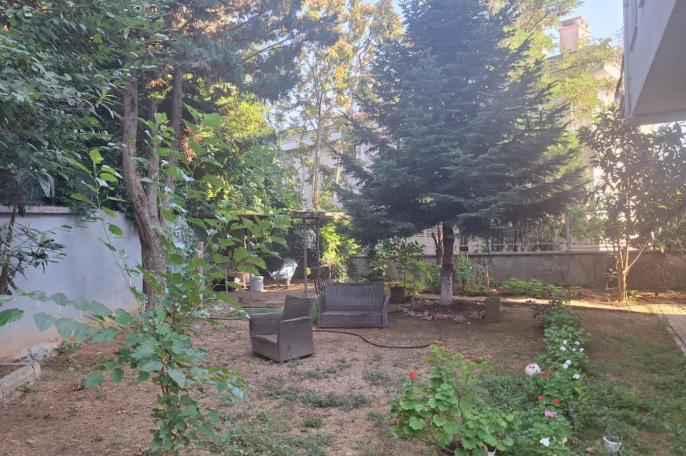 KISIKLI'DA CADDE ÜZERİNDE MÜSTAKİL BİNA...